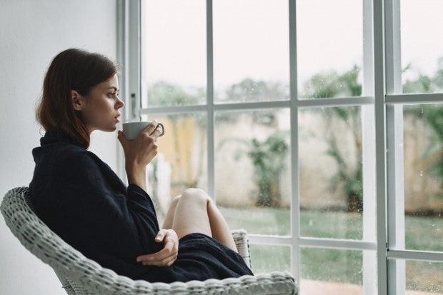 Agoraphobia/freepik.com Agoraphobia adalah jenis gangguan kecemasan dimana seseorang yang mengalami hal ini akan berusaha keras menghindari tempat atau situasi yang dapat menyebabkan rasa panik, terjebak, tidak berdaya, atau bahkan malu