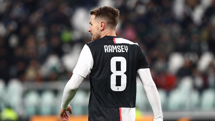 Aaron Ramsey TURIN, ITALY - JANUARY 19: Aaron Ramsey of Juventus FC looks on during the Serie A match between Juventus and Parma Calcio at Allianz Stadium on January 19, 2020 in Turin, Italy. (Photo by Marco Luzzani/Getty Images)