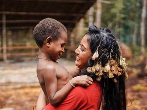 Claresta Taufan Jatuh Hati Sejatuh-jatuhnya kepada Papua Claresta Taufan Jatuh Hati Sejatuh-jatuhnya kepada Papua