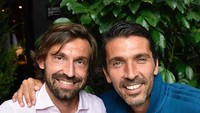 Andrea Pirlo resmi menjabat sebagai pelatih baru Juventus. Dia akann bertemu dengan rekan setimnya yang masih berseragam Bianconeri, Gianluigi Buffon (Instagram/gianluigibuffon)