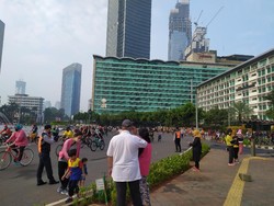 Meski Tak Ada CFD, Bundaran HI Tetap Didatangi Pesepeda Sampai Ibu Bawa Anak
