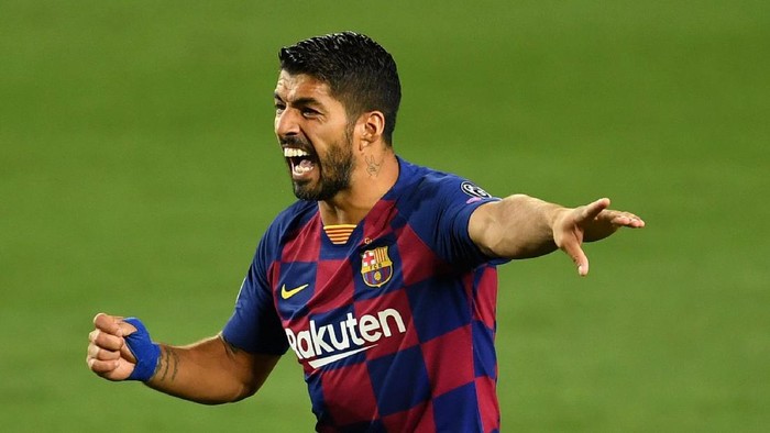 BARCELONA, SPAIN - AUGUST 08: Luis Suarez of Barcelona reacts during the UEFA Champions League round of 16 second leg match between FC Barcelona and SSC Napoli at Camp Nou on August 08, 2020 in Barcelona, Spain.  (Photo by David Ramos/Getty Images)
