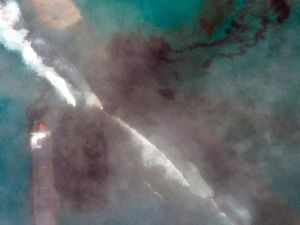 Tumpahan Minyak di Laut Mauritius Picu Kerusakan Lingkungan Tumpahan Minyak di Laut Mauritius Picu Kerusakan Lingkungan