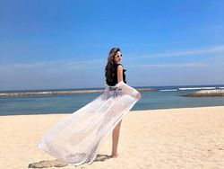 Penasaran dengan Tato di Punggung Nia Ramadhani