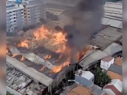 Video Penampakan dari Udara Kebakaran Pabrik Mebel di Cakung