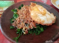 Di Kudus Ada Pecel Pakis Khas Colo yang Gurihnya Mantap