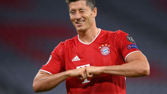 Robert Lewandowski MUNICH, GERMANY - AUGUST 08: Robert Lewandowski of Bayern Munich celebrates after he scores his sides first goal from the penalty spot during the UEFA Champions League round of 16 second leg match between FC Bayern Muenchen and Chelsea FC at Allianz Arena on August 08, 2020 in Munich, Germany. (Photo by Matthias Hangst/Getty Images)