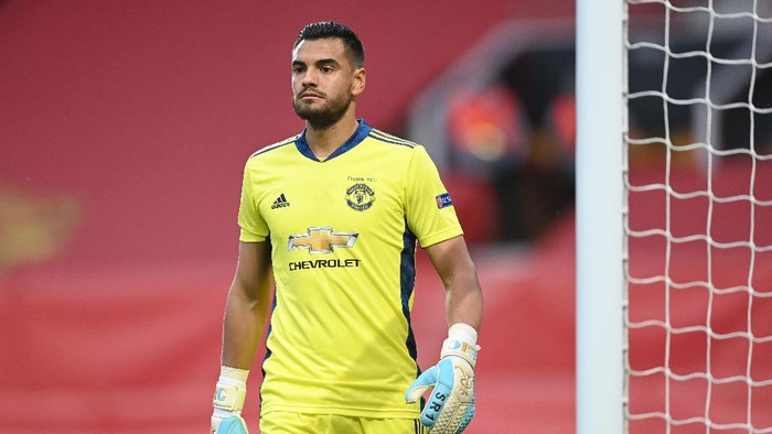 MANCHESTER, ENGLAND - AUGUST 05: Sergio Romero of Manchester United in action during the UEFA Europa League round of 16 second leg match between Manchester United and LASK at Old Trafford on August 05, 2020 in Manchester, England. (Photo by Michael Regan/Getty Images)