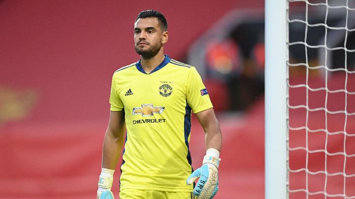 Sergio Romero MANCHESTER, ENGLAND - AUGUST 05: Sergio Romero of Manchester United in action during the UEFA Europa League round of 16 second leg match between Manchester United and LASK at Old Trafford on August 05, 2020 in Manchester, England. (Photo by Michael Regan/Getty Images)