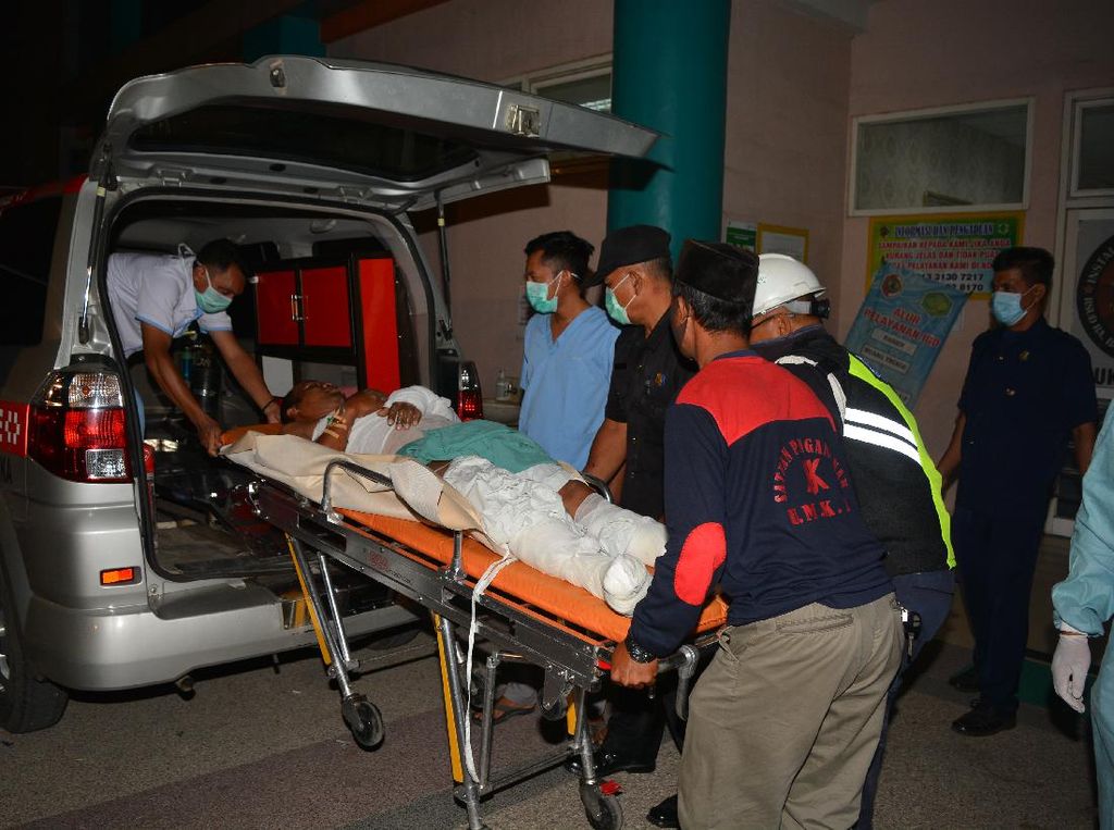 10 Orang Terluka Imbas Ledakan Pabrik Bioetanol di Mojokerto 10 Orang Terluka Imbas Ledakan Pabrik Bioetanol di Mojokerto