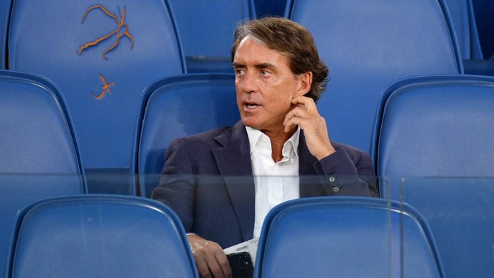 ROME, ITALY - JUNE 17:  Roberto Mancini head coach of Italia National team looks on before the Coppa Italia Final match between Juventus and SSC Napoli at Olimpico Stadium on June 17, 2020 in Rome, Italy.  (Photo by Marco Rosi/Getty Images)