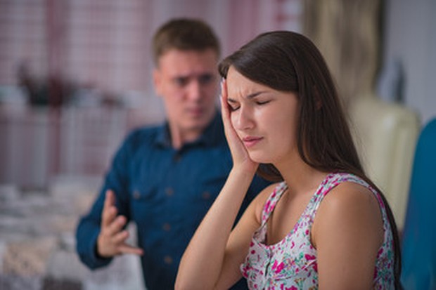 Jangan pernah membandingkan istri dan ibumu karena itu dapat menyakitinya.