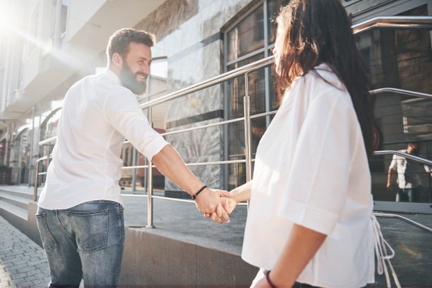 Ilustrasi pasangan yang bahagia