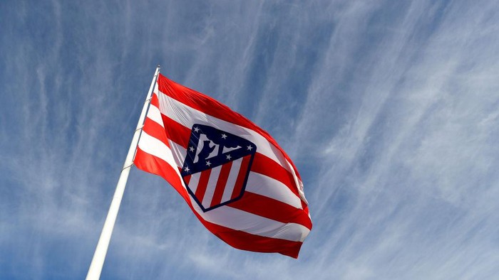 MADRID, SPAIN - MAY 03: Atletico Madrid flag prior to the UEFA Europa League Semi Final second leg match between Atletico Madrid  and Arsenal FC at Estadio Wanda Metropolitano on May 3, 2018 in Madrid, Spain. (Photo by Catherine Ivill/Getty Images)