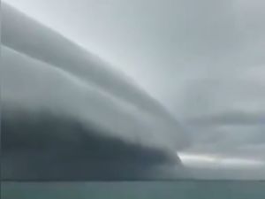 Mengenal Apa Itu Awan Arcus, Viral Disebut Fenomena Awan Tsunami Mengenal Apa Itu Awan Arcus, Viral Disebut Fenomena Awan Tsunami