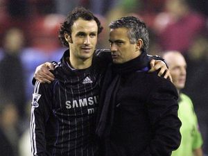 Jose Mourinho Bukannya Sudah Tidak Sakti Lagi, tapi... Jose Mourinho Bukannya Sudah Tidak Sakti Lagi, tapi...