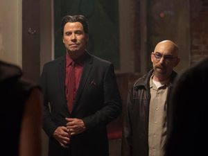 Sinopsis Criminal Activities, Dibintangi John Travolta