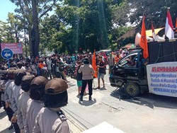 Ada Warga Demo soal Tanah Sari Rejo, Jalan Sekitar GKN Medan Ditutup