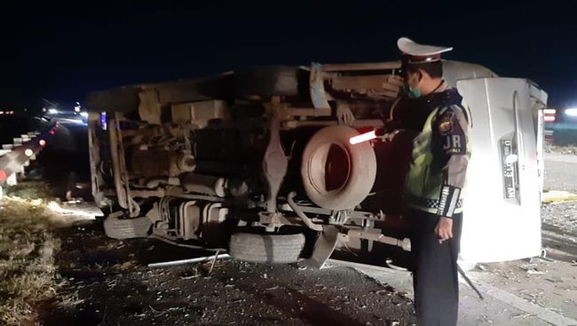 8 Orang Tewas di Tol Cipali, Bos Travel Bisa Jadi Tersangka 8 Orang Tewas di Tol Cipali, Bos Travel Bisa Jadi Tersangka