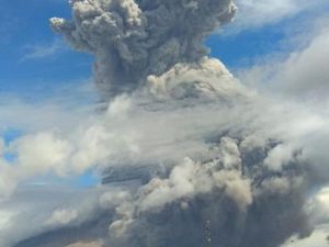 Sinabung Kini Batuk Melulu Usai Tertidur Setahun Lalu