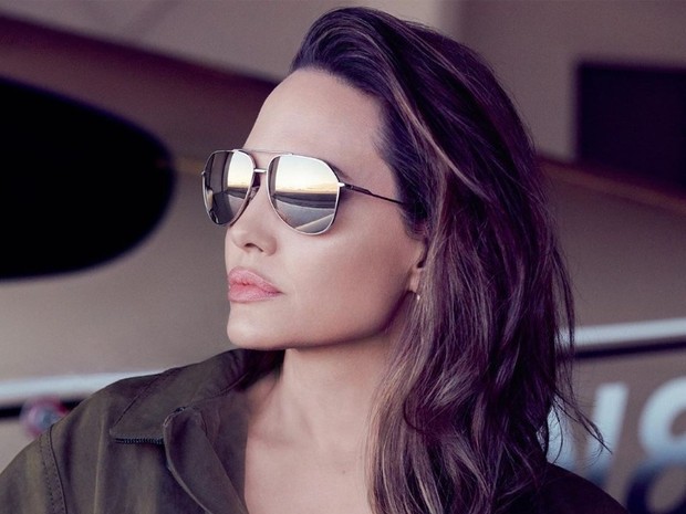 pemotretan Angelina Jolie untuk Elle