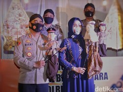 Gerakan Jatim Bermasker di Ngawi Disosialisasikan dengan Pagelaran Wayang