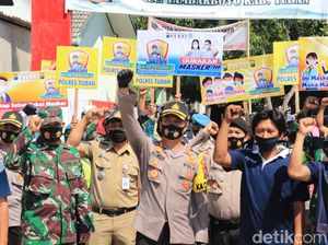 Polisi di Tuban Blusukan Kampanyekan Gerakan Jatim Bermasker Polisi di Tuban Blusukan Kampanyekan Gerakan Jatim Bermasker
