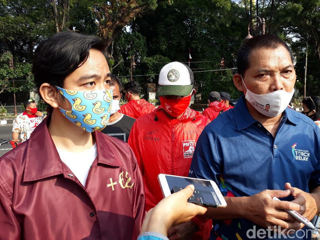 Gibran soal Acara Doa Pernikahan Diserang: Solo ke Depan Lebih Baik Gibran soal Acara Doa Pernikahan Diserang: Solo ke Depan Lebih Baik