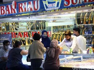 Penjualan Emas Melonjak Saat Harganya Cetak Rekor