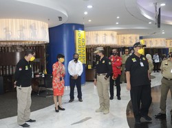 Kemnaker Cek Protokol Kesehatan Kantor Perbankan di Grand Indonesia