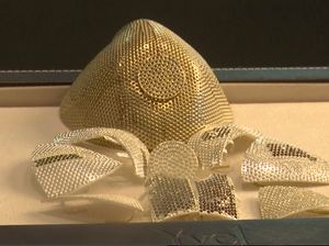 Masker Anti-Corona Rp 22 M Buat Pengusaha China, Pakai Emas dan Berlian