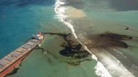 Potret Laut Mauritius yang Tercemar Tumpahan Minyak