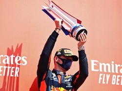 Strategi Ban Jadi Kunci Kemenangan Verstappen di GP Anniversary