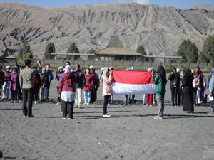 Mengenang Upacara Hardiknas di Gunung Bromo Jelang Agustusan Mengenang Upacara Hardiknas di Gunung Bromo Jelang Agustusan