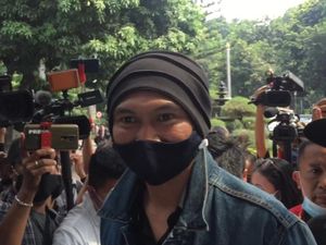 Disetop untuk Istirahat, Pemeriksaan Anji Dilanjut Pukul 13.30 WIB Disetop untuk Istirahat, Pemeriksaan Anji Dilanjut Pukul 13.30 WIB