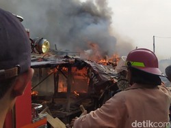 800 Kios di Pasar Ciranjang Cianjur Ludes Terbakar