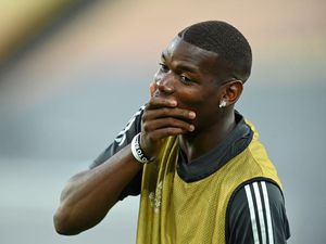 Fans Cilik Ketemu Paul Pogba, lalu Nangis Bahagia