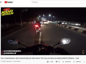 Bikin Emosi: Emak-emak Sein Kanan Beloknya ke Kiri, Ditegur Malah Lempar Sandal