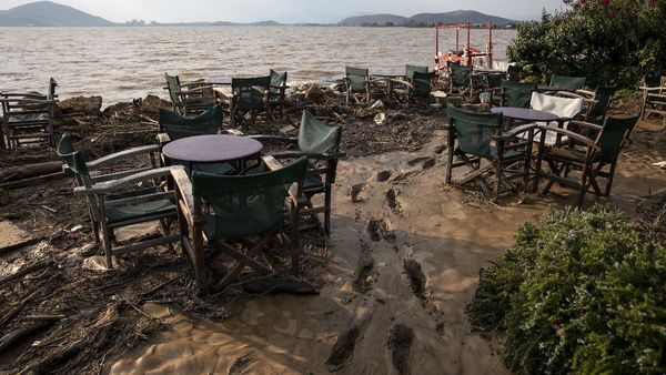 Foto Kerusakan Akibat Banjir Bandang di Pulau Evia Yunani