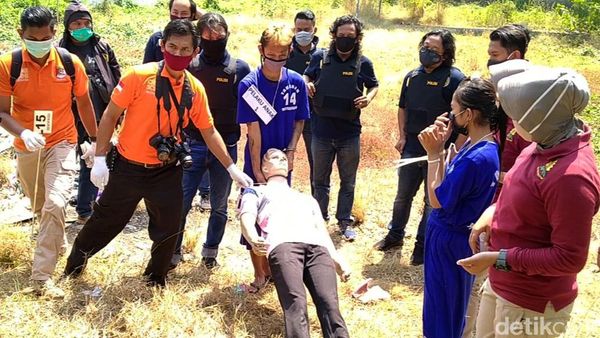 Potret Rekonstruksi Pembunuhan Oleh Sepasang Kekasih di Pekalongan