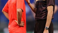 Di Barcelona dulu, ada Pep Guardiola dan Xavi. Saat Xavi masih remaja, Guardiola sudah jadi pemain yang matang di Blaugrana (Getty Images)