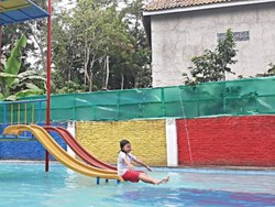 Kalau ke Anyer, Bisa One Day Trip di Saung Ini