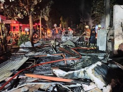 Tiga Warung Makan dan Mobil di Tulungagung Ludes Dilalap Api