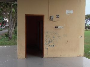 Berduaan di Toilet, Pasangan Kekasih Digiring ke Kantor Camat di Sulbar Berduaan di Toilet, Pasangan Kekasih Digiring ke Kantor Camat di Sulbar