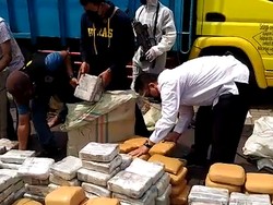 BNN Ungkap 2 Modus Penyelundupan Narkoba di Truk Pisang dan Jagung