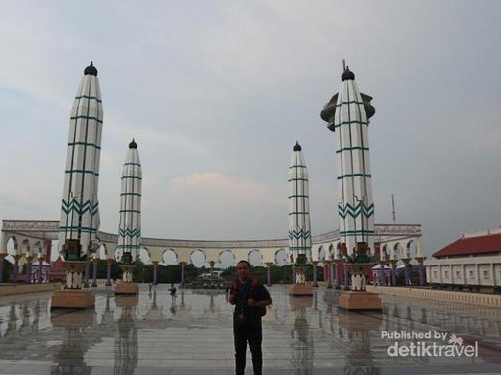 11 Wisata Religi di Semarang: Kelenteng-Kembaran Masjid Nabawi