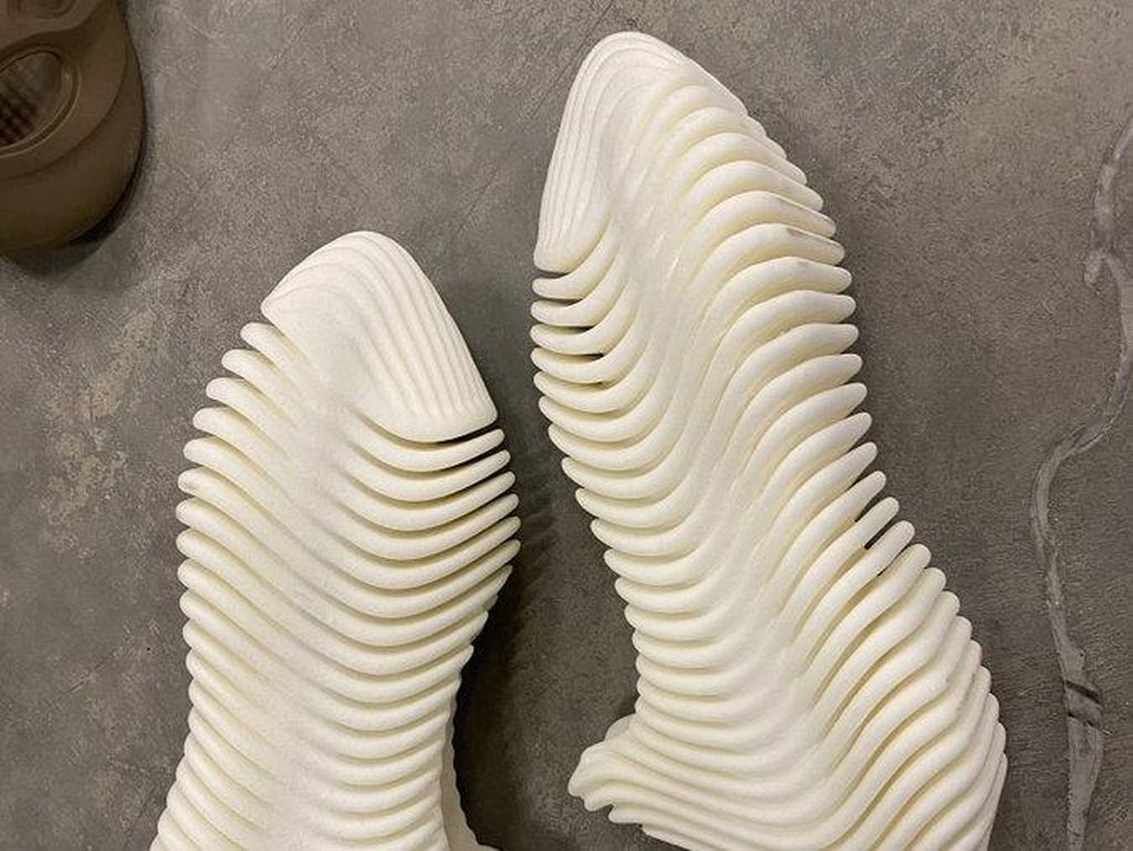 Sneakers Yeezy Terbaru Diejek Netizen Mirip Spaghetti hingga Tulang Ikan Sneakers Yeezy Terbaru Diejek Netizen Mirip Spaghetti hingga Tulang Ikan