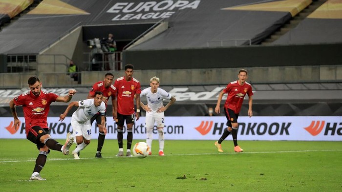 COLOGNE, GERMANY - AUGUST 10: Bruno Fernandes of Manchester United scores his sides first goal from the penalty spot during the UEFA Europa League Quarter Final between Manchester United and FC Kobenhavn at RheinEnergieStadion on August 10, 2020 in Cologne, Germany. (Photo by Wolfgang Rattay/Pool via Getty Images)