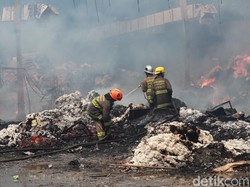 Gudang Kapas di Bandung Terbakar, 15 Unit Mobil Damkar Diterjunkan