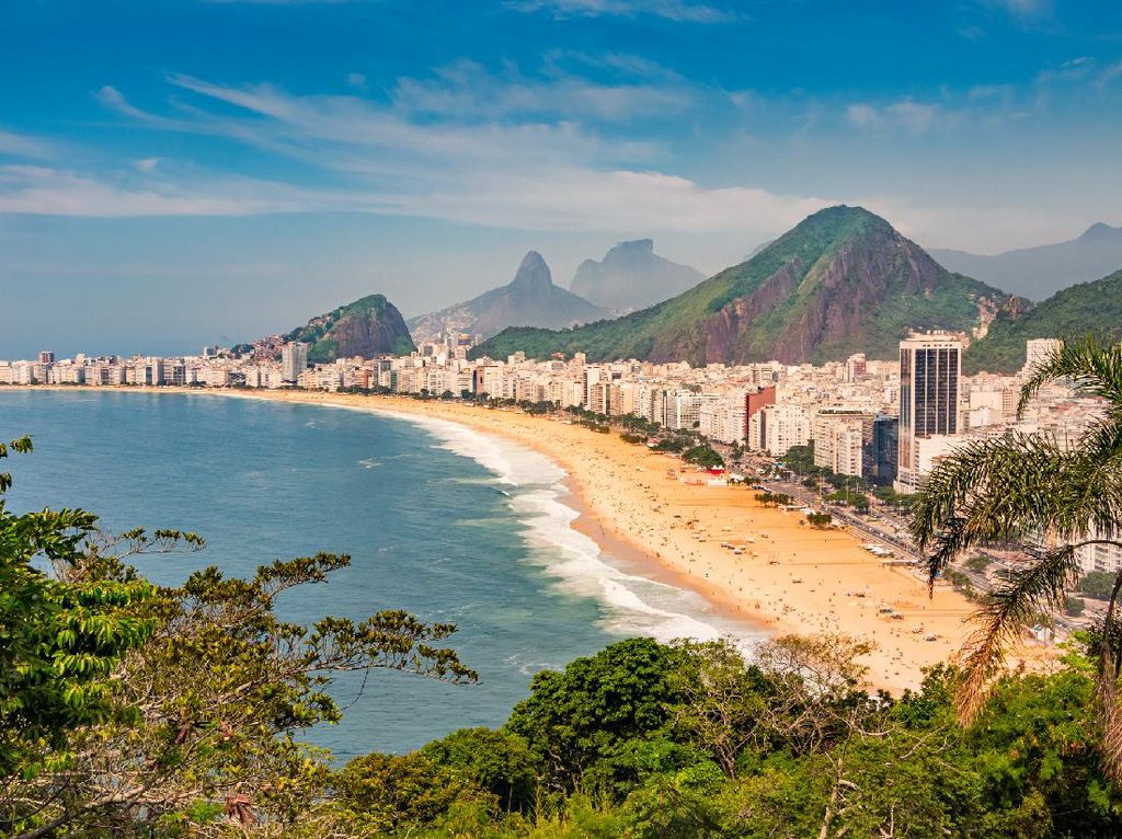 Turis Susah Jaga Jarak, Brasil Maju Mundur Buka Wisata Pantai Turis Susah Jaga Jarak, Brasil Maju Mundur Buka Wisata Pantai